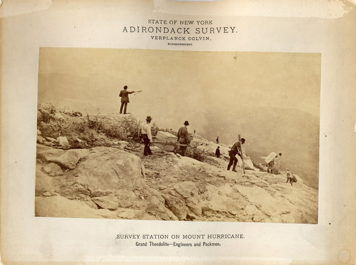 Équipe d'arpenteurs au sommet du mont Hurricane, 1876 (P007955)
